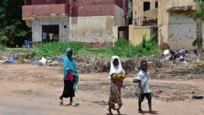 عنف وجوع وتجنيد ونزوح.. كيف تُدمّر الحرب السودانية جيلًا كاملًا من الأطفال؟