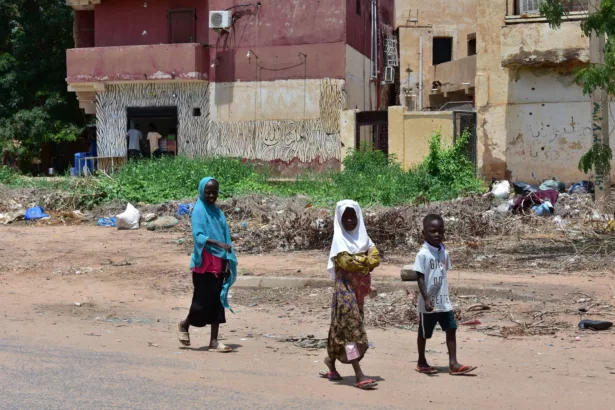 عنف وجوع وتجنيد ونزوح.. كيف تُدمّر الحرب السودانية جيلًا كاملًا من الأطفال؟